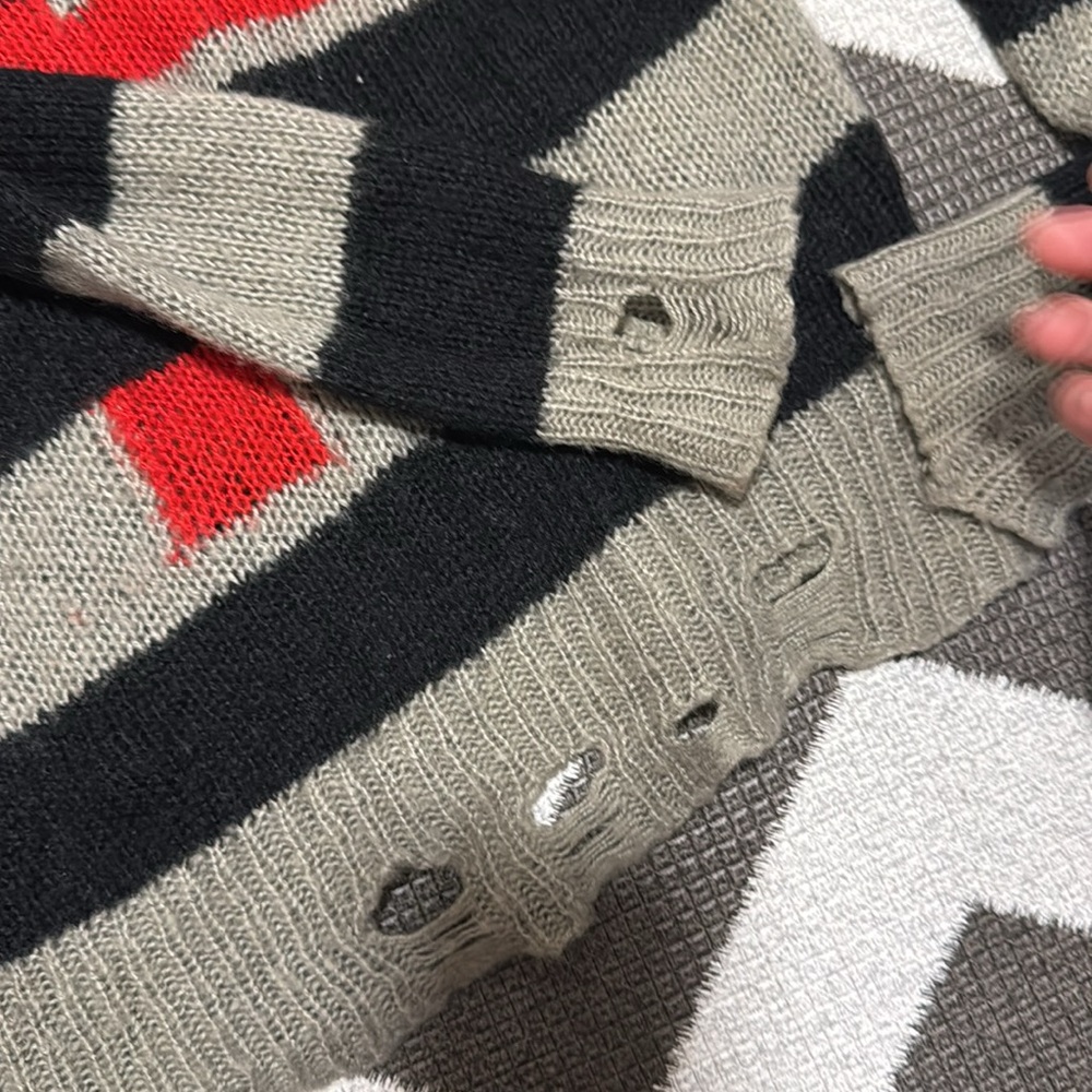 sweater - Picture 2 of 3